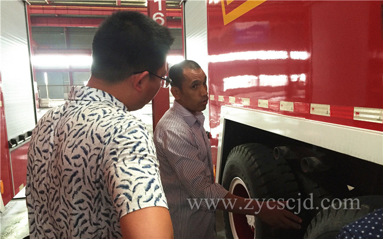 消防車細(xì)節(jié)考察 消防車細(xì)節(jié)考察